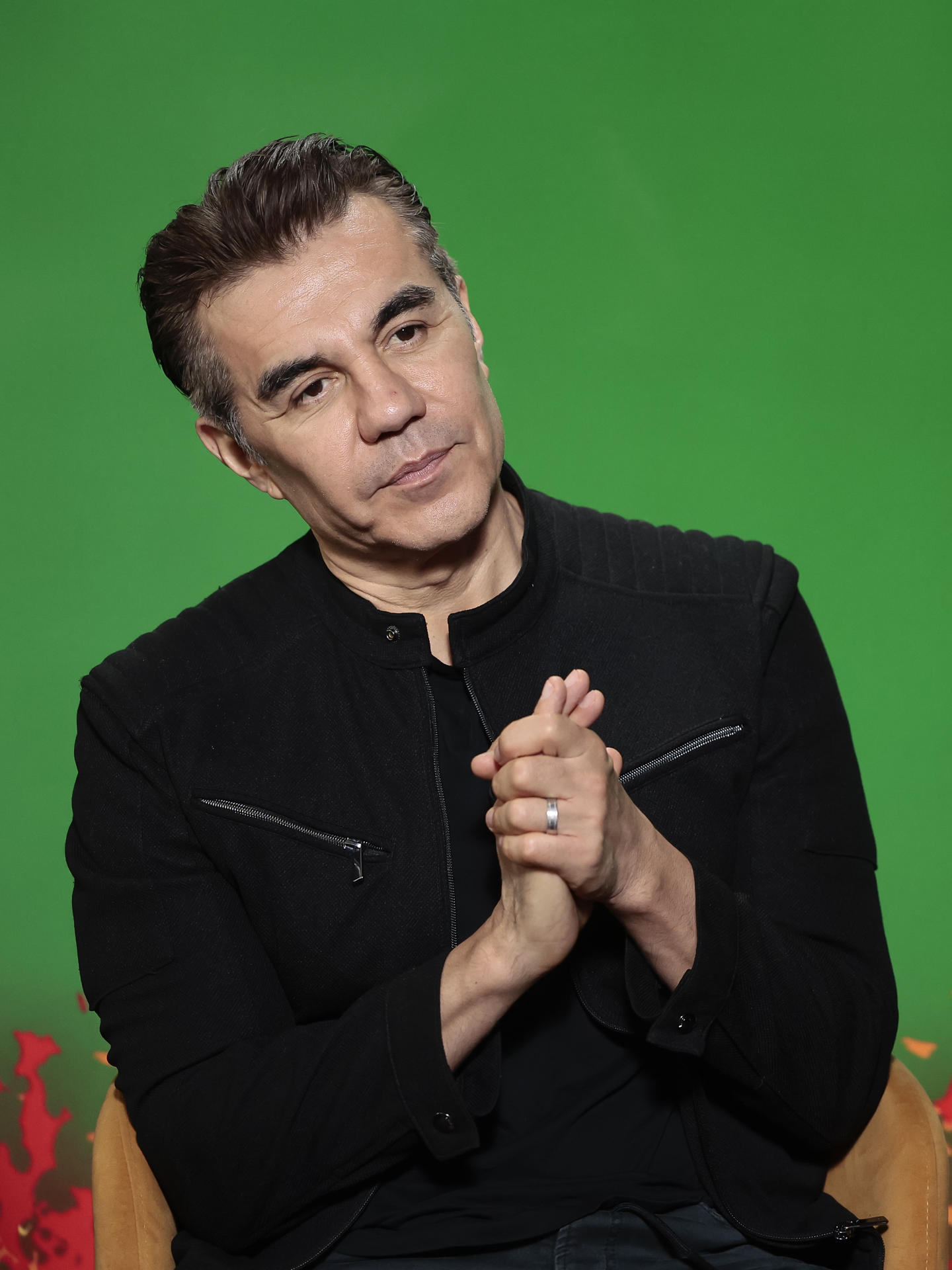 El actor mexicano Adrián Uribe habla durante una entrevista con EFE este martes, en Ciudad de México (México). EFE/ José Méndez