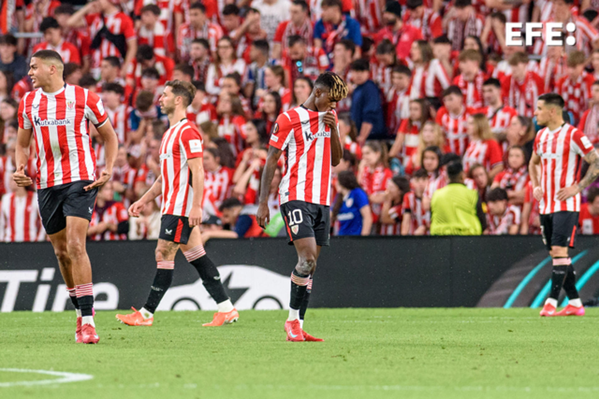 El delantero del Athletic Club, Nico Williams,ante el United en el estadio de San Mamés, en Bilbao. EFE/Javier Zorrilla.
