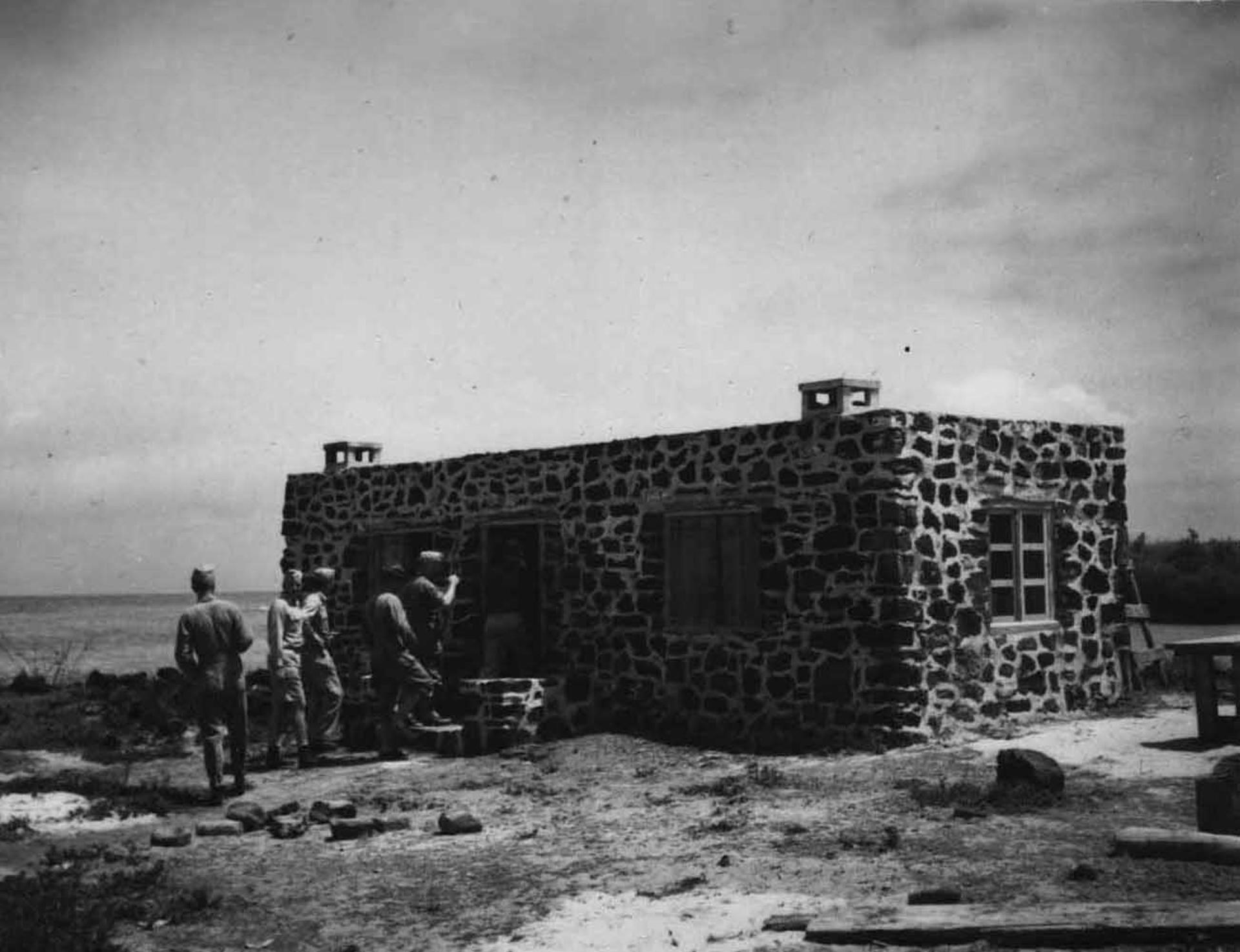 Fotografía cedida por el Archivo Histórico de Guayaquil de soldados en la Isla Baltra en 1942. EFE/Archivo Histórico de Guayaquil