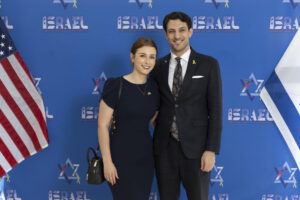 Fotografía de los dos empleados de la embajada de Israel en Estados Unidos -Yaron Lischinsky, que trabajaba como asistente de investigación, y Sarah Milgrim, que organizaba viajes a Israel- que fueron asesinados a tiros este miércoles por la noche en el exterior del Museo Judío de la Capital, en Washington, donde se estaba celebrando un evento del Comité Judío Americano (AJC). EFE / Ministerio de Exteriores de Israel