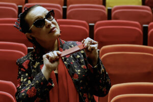 Martirio -Maribel Quiñones Gutiérrez- posa durante una entrevista con EFE en el Teatro Cartuja Center de Sevilla, en el que presentará su nuevo trabajo, 'Al sur del tango' este viernes y emprenderá una gira con la que recorrerá España y quiere llevar a Suramérica. EFE/José Manuel Vidal