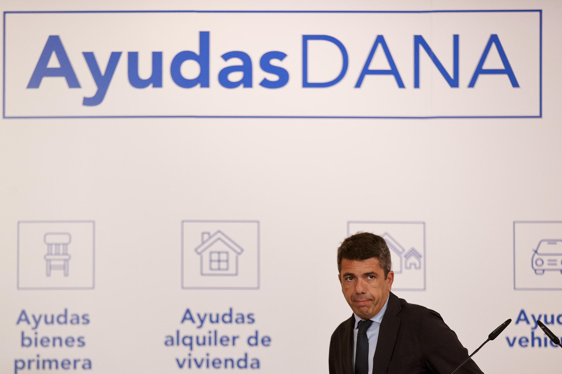 El president de la Generalitat, Carlos Mazón, durante el acto de presentación de las nuevas ayudas del ‘Pla Recuperem València’ para personas y entidades afectadas por las riadas. EFE/Manuel Bruque