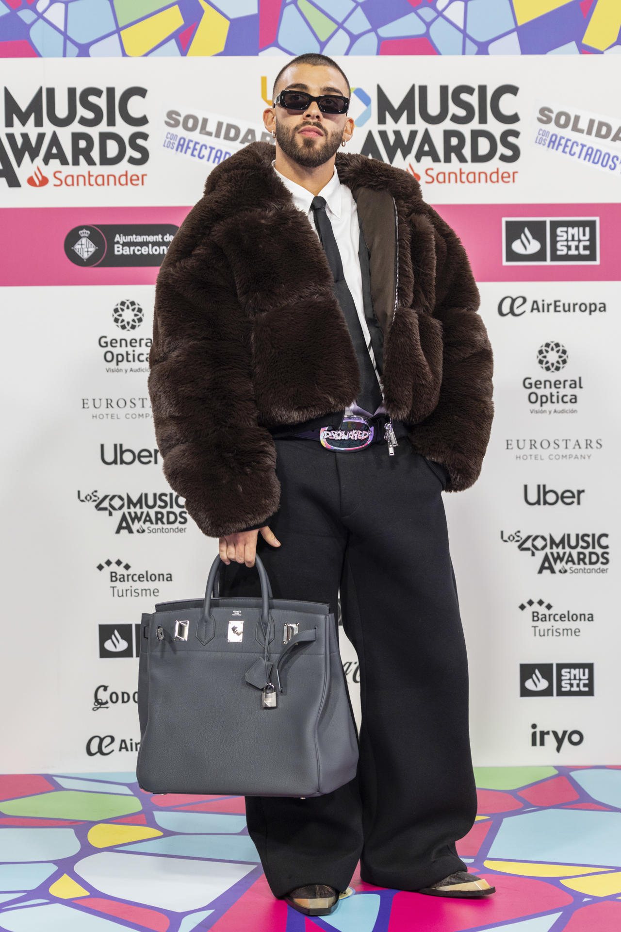 Imagen de archivo del cantante colombiano Manuel Turizo con un bolso de Hermès. EFE/Marta Pérez