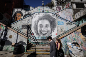 Fotografía de archivo que muestra un grafiti con la imagen de la concejala brasileña Marielle Franco, en Sao Paulo (Brasil). EFE/Isaac Fontana