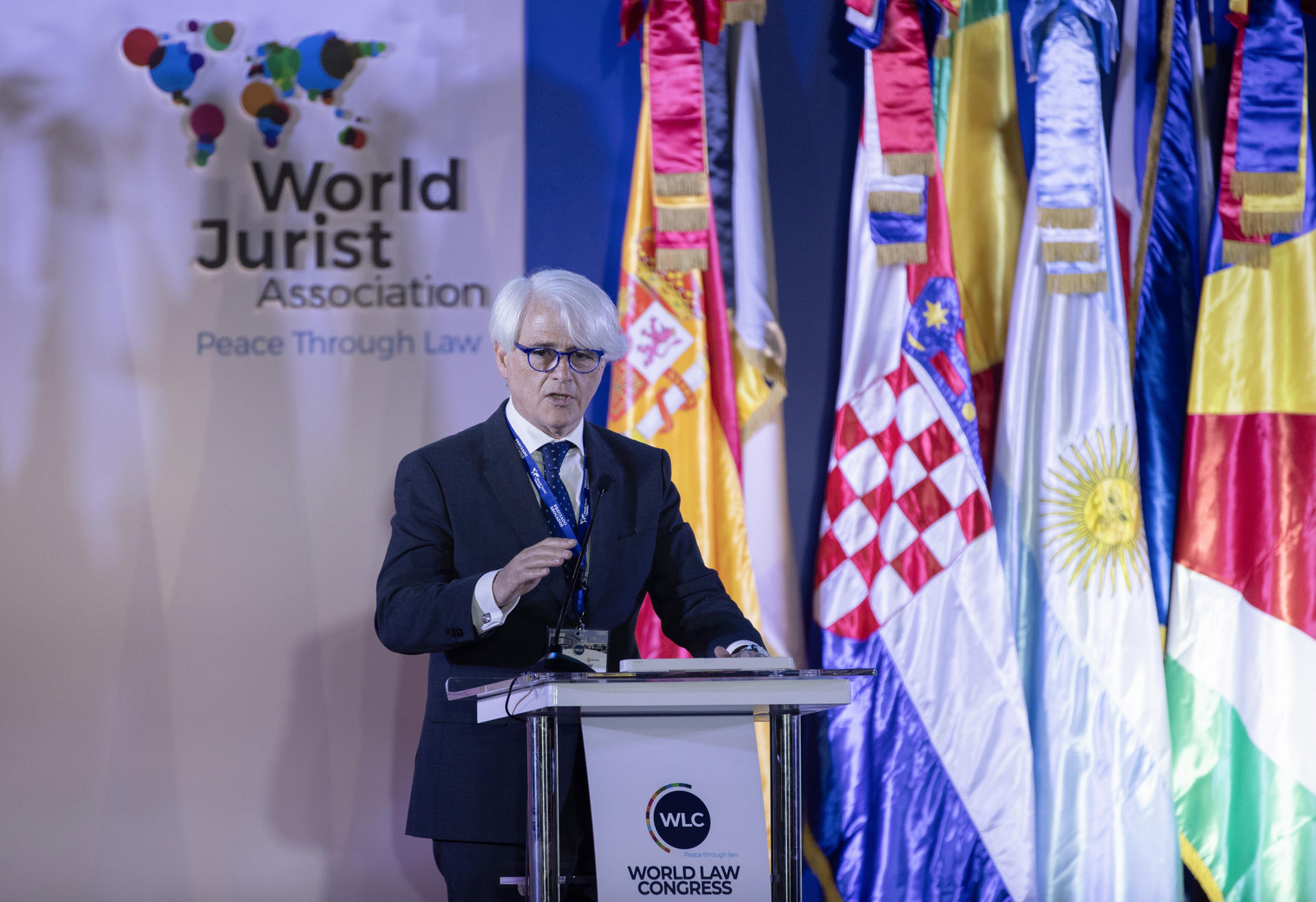 El presidente del Consejo General de la Abogacía, el español Salvador González, habla durante la ceremonia inaugural de la XXIX edición del Congreso Mundial del Derecho (WLC, por sus siglas en inglés), este domingo en Santo Domingo (República Dominicana). EFE/Orlando Barría