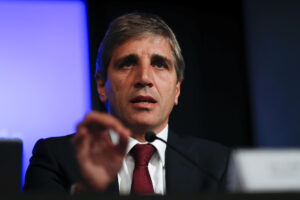 El ministro de Economía de Argentina, Luis Caputo. EFE/David Fernández