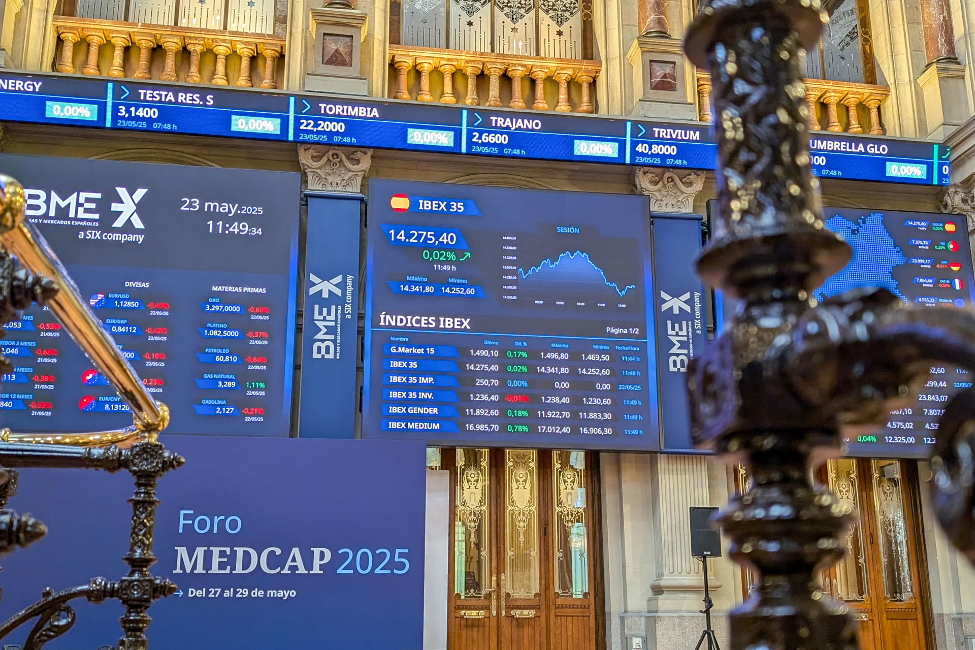 La Bolsa española cierra este viernes con pérdidas del 1,18 % aunque conserva los 14.100 puntos, hasta situarse en los 14.104 enteros. EFE/ Vega Alonso