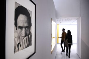 Imagen de archivo de un retrato de Pier Paolo Pasolini en una exposición. EFE/EPA/RICCARDO ANTIMIANI