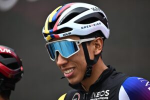 El ciclista colombiano Egan Bernal (Ineos), tercer clasificado en la séptima etapa del Giro de Italia, a cuatro segundos del ganador del día, el español Juan Ayuso (UAE). EFE