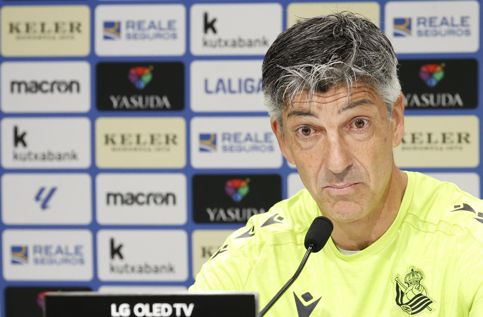El entrenador de la Real Sociedad, Imanol Alguacil, ofrece una rueda de prensa antes del derbi vasco contra el Athletic. EFE/Juan Herrero