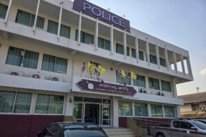 Fotografía de archivo, tomada el 28/02/2025, que muestra la fachada de una comisaría de la Policía de Tailandia en el oeste del país. EFE/ Noel Caballero