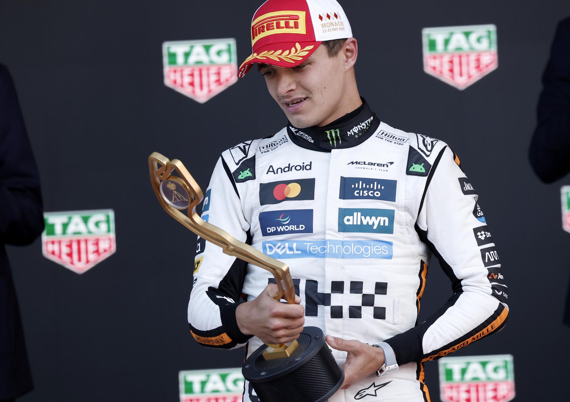 El piloto de McLaren Lando Norris celebra la victoria en el Gran Premio de Mónaco. EFE/EPA/YOAN VALAT