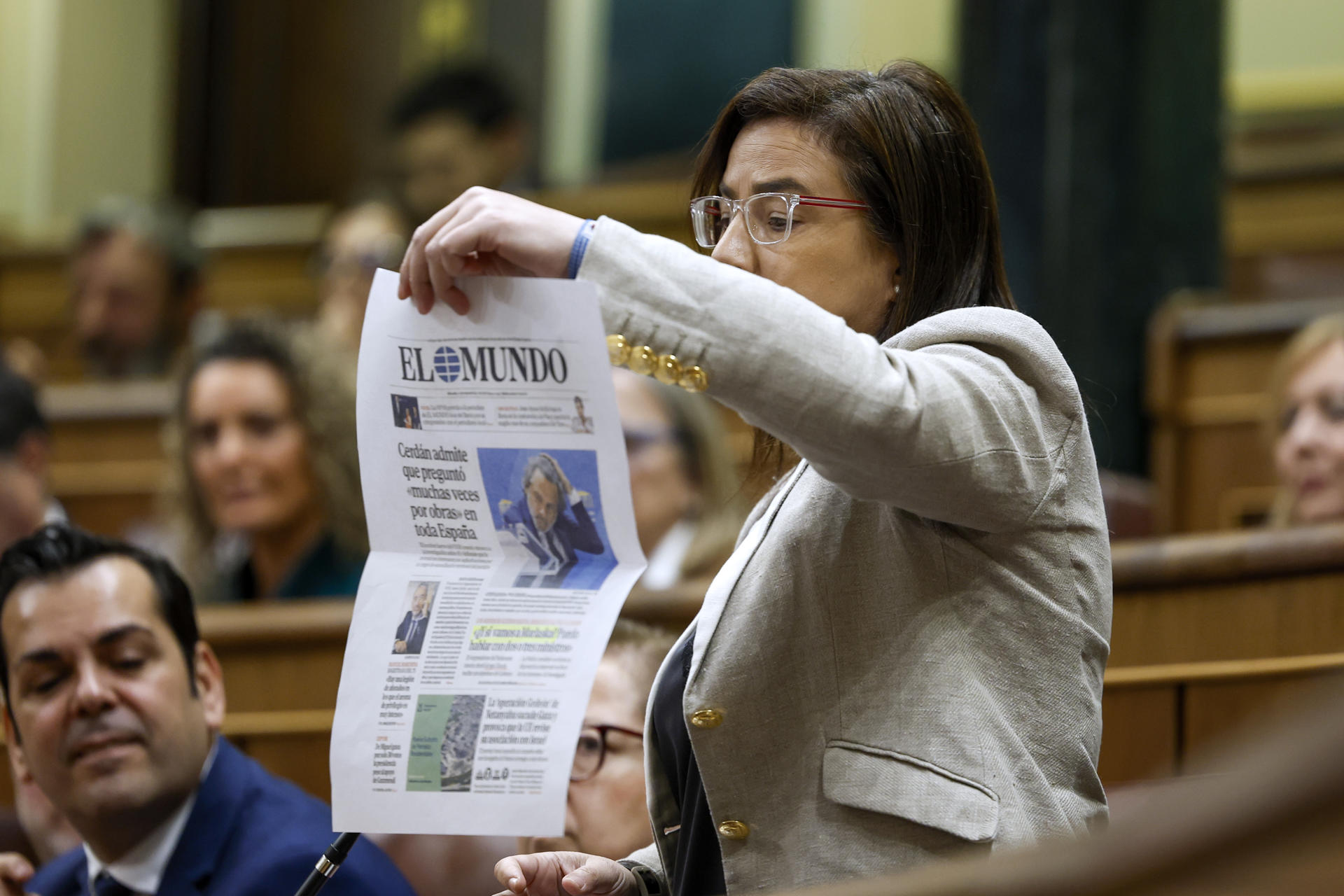 La diputada del PP Ana Belén Vázquez interviene durante la sesión de control al Gobierno que este miércoles celebra el Congreso. EFE/ Mariscal