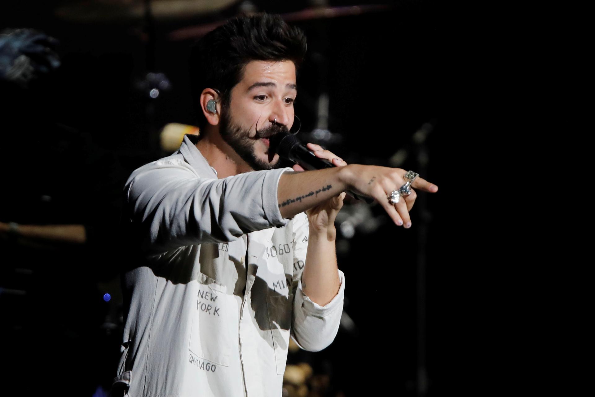 Fotografía de archivo del cantante colombiano Camilo, durante un concierto, en Bogotá (Colombia). EFE/Carlos Ortega