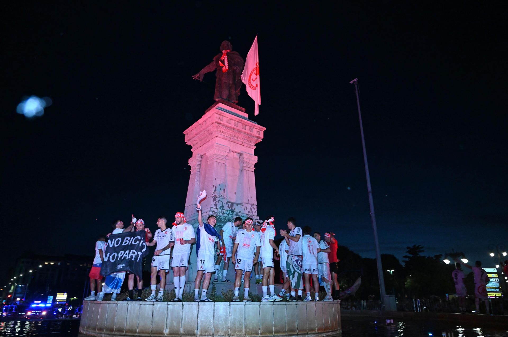 Celebración del ascenso a Segunda División de la Cultural y Deportiva Leonesa este sábado en León. EFE/J.Casares