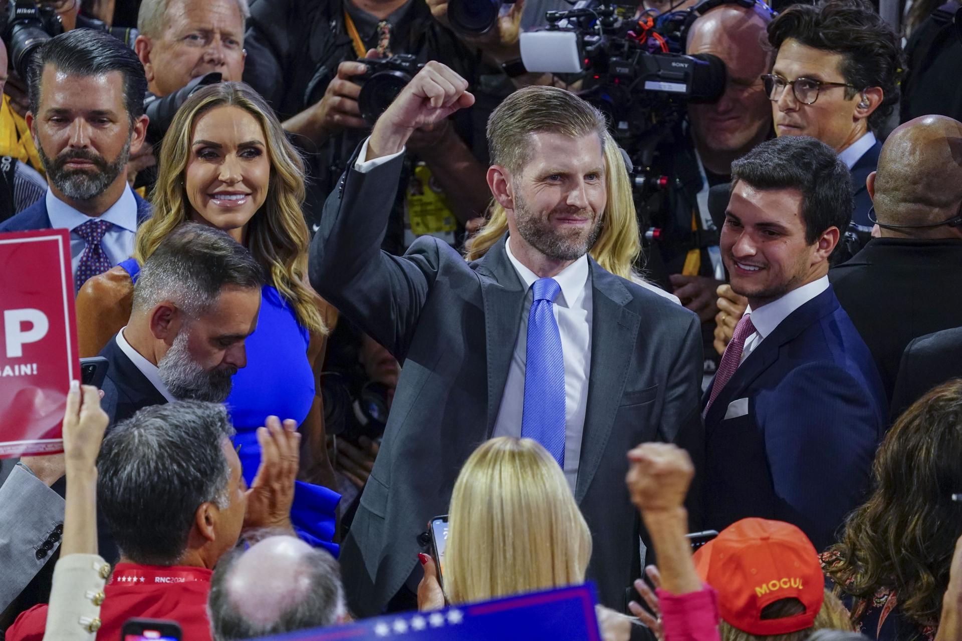 Fotografía de archivo de Eric Trump (C), hijo del presidente de EE.UU., Donald J. Trump. EFE/SHAWN THEW
