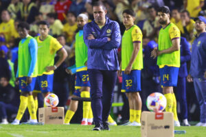 El entrenador Andre Soares de América dirige el jueves, en un partido de ida de la final del torneo Clausura 2025 de la Liga MX entre América y Toluca en el estadio Ciudad de los Deportes en Ciudad de México (México). EFE/ Sáshenka Gutiérrez
