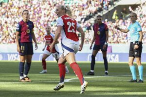 La jugadora del Arsenal Stina Blackstenius celebra el gol del trounfo en el Jose Alvalade Stadium en, Lisboa. EFE/EPA/MIGUEL A. LOPES