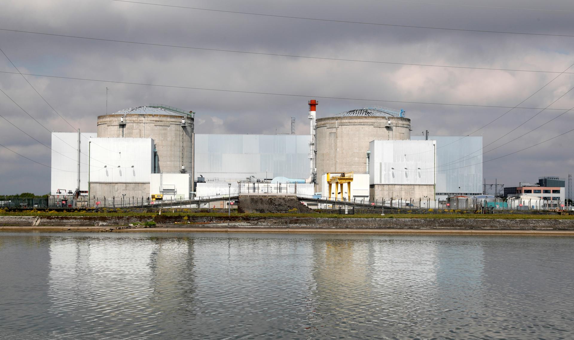 Vista general de archivo de la Planta Nuclear de Fessenheim en Francia. EFE/ Ronald Wittek