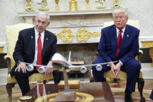Fotografía del primer ministro de Israel, Benjamín Netanyahu, y el presidente de Estados Unidos, Donald Trump. EFE/Yuri Gripas