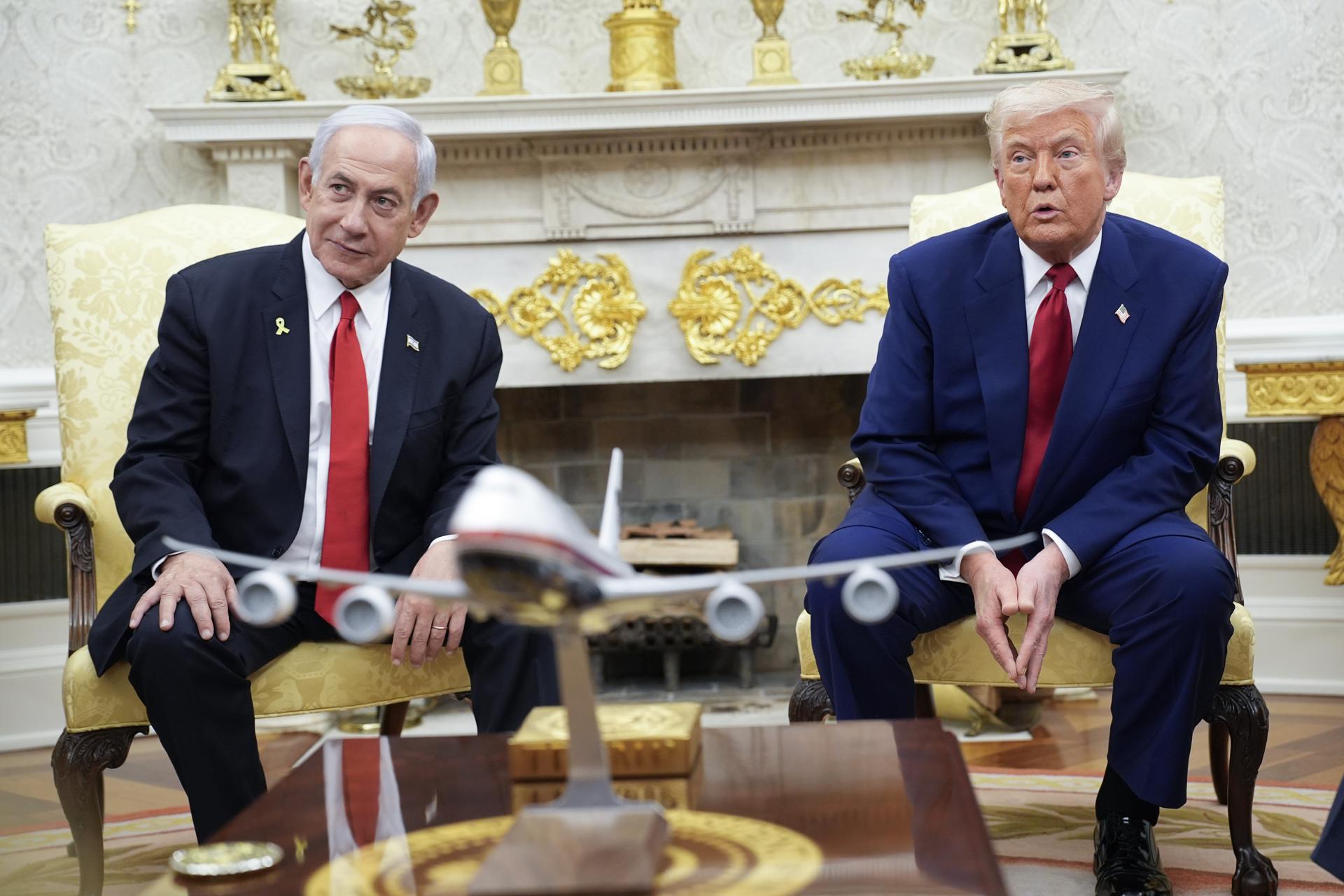 Fotografía del primer ministro de Israel, Benjamín Netanyahu, y el presidente de Estados Unidos, Donald Trump. EFE/Yuri Gripas