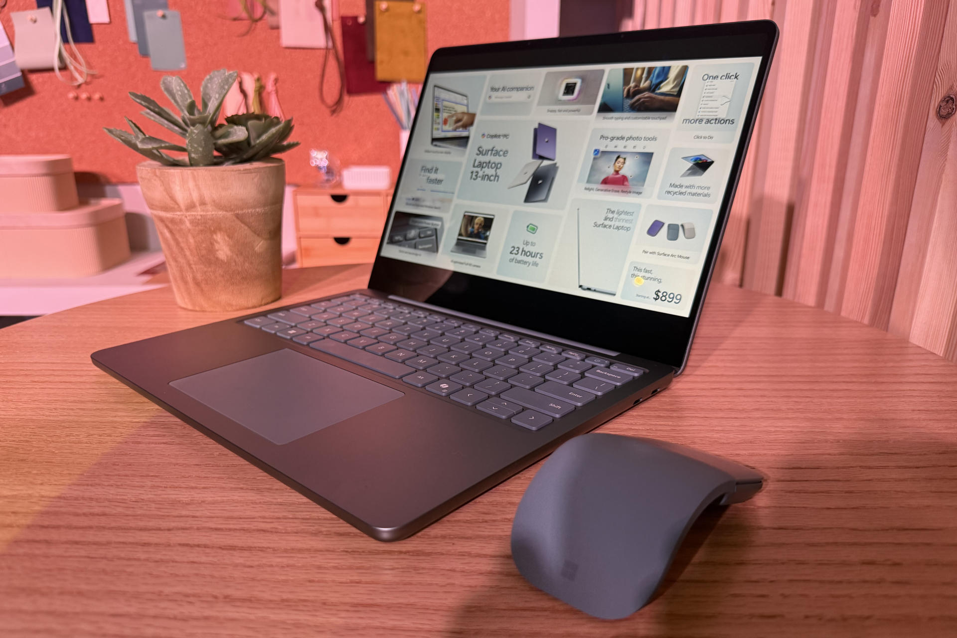 Fotografía del nuevo Surface Pro de 13 pulgadas de Microsoft este martes, durante una presentación en Nueva York (Estados Unidos). EFE/ Sarah Yáñez-richards