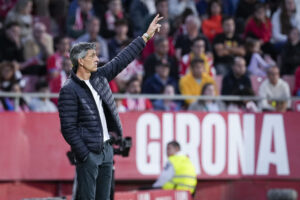 El entrenador de la Real Sociedad, Imanol Alguacil, en el estadio municipal de Montilivi en foto de archivo de David Borrat . EFE