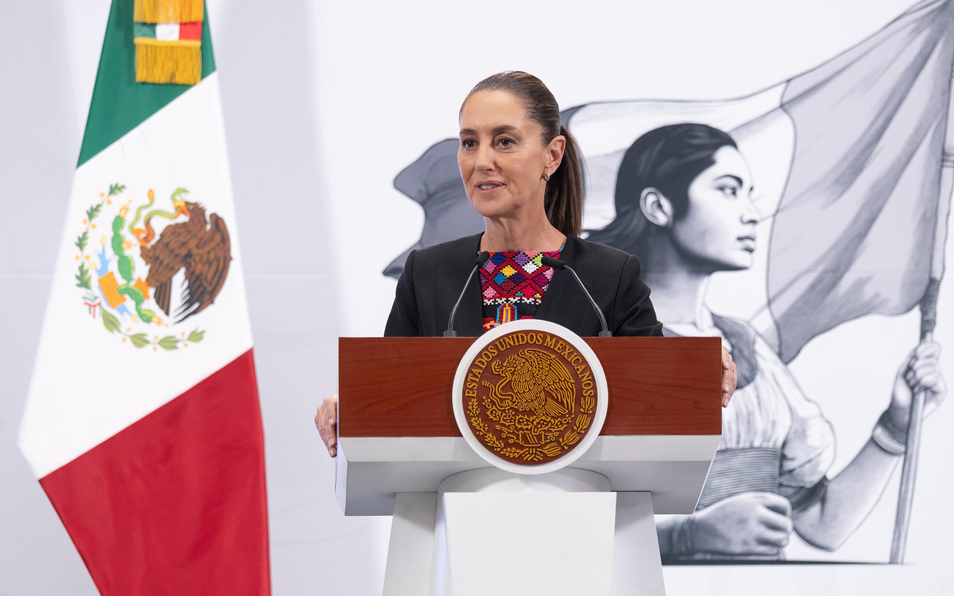 Fotografía cedida este jueves por la presidencia de México, de la mandataria mexicana Claudia Sheinbaum hablando durante una rueda de prensa en Palacio Nacional de la Ciudad de México (México). EFE/Presidencia de México/SOLO USO EDITORIALNO VENTAS/SOLO DISPONIBLE PARA ILUSTRAR LA NOTICIA QUE ACOMPAÑA(CRÉDITO OBLIGATORIO)
