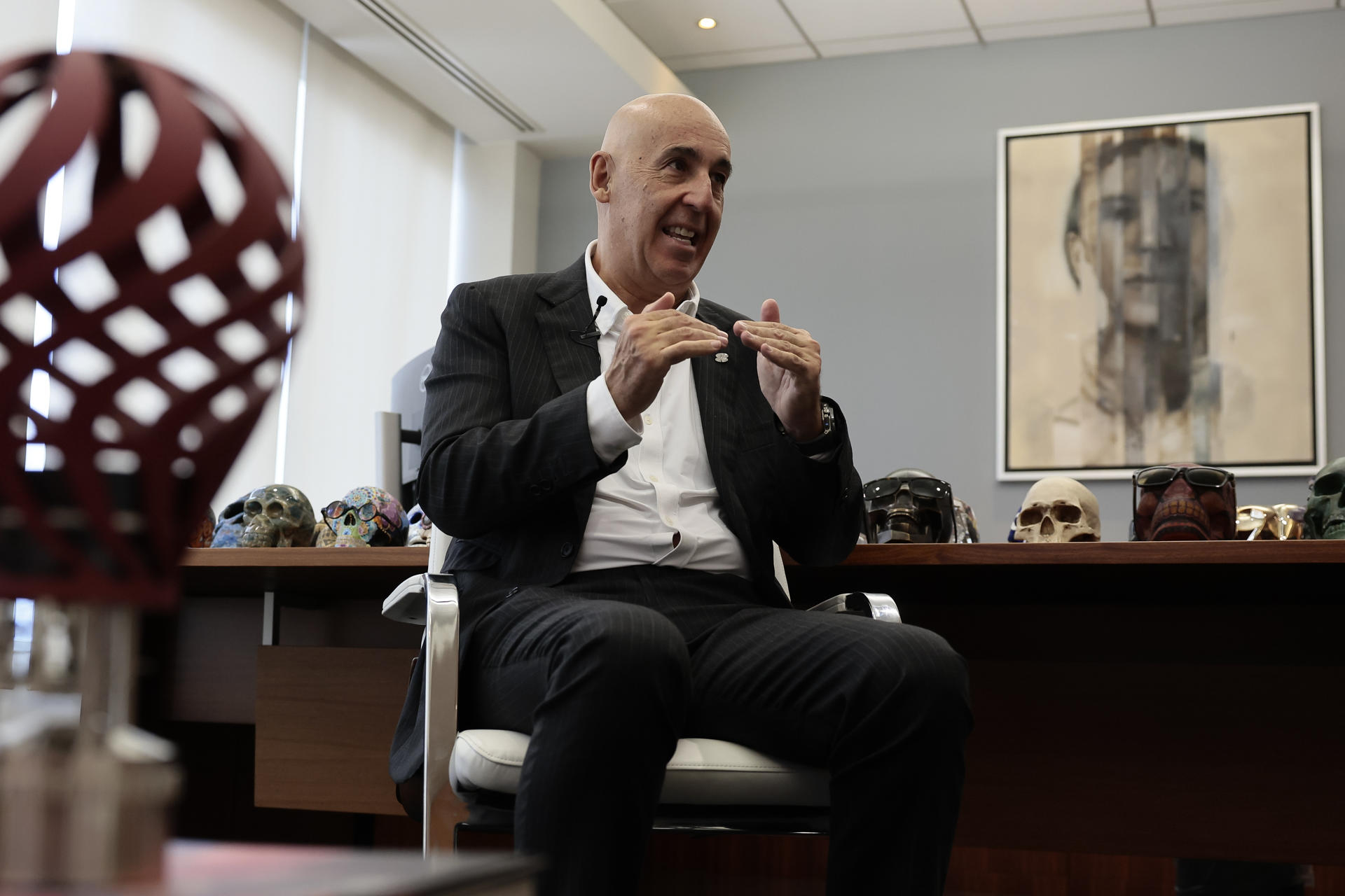 Fotografía del 30 de abril del director general de Banorte, Marcos Ramírez Miguel, hablando en una entrevista con EFE en Ciudad de México (México). EFE/ José Méndez