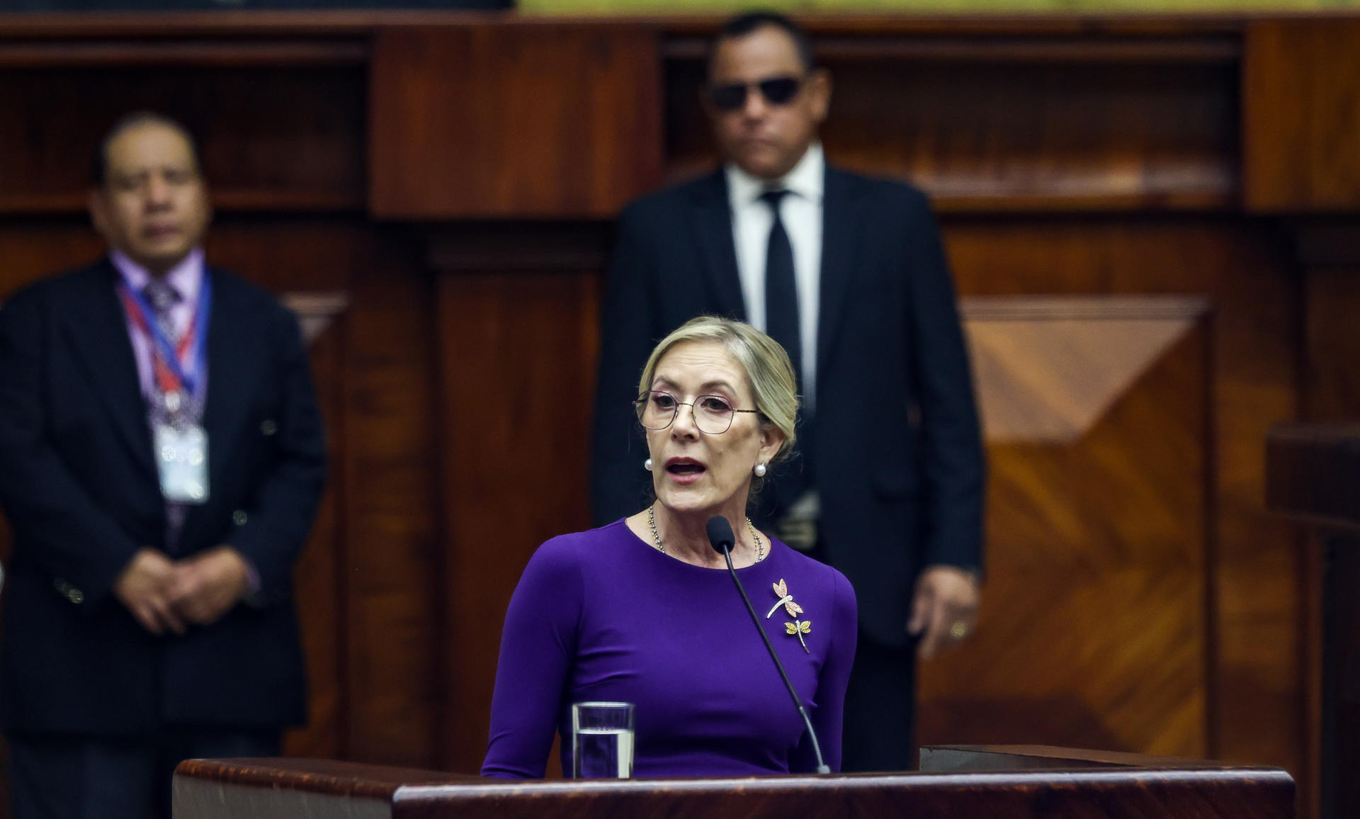 La asambleísta nacional oficialista Annabella Azín, habla en la primera sesión de la Asamblea Nacional este 14 de mayo de 2025 en Quito (Ecuador). EFE/ José Jácome
