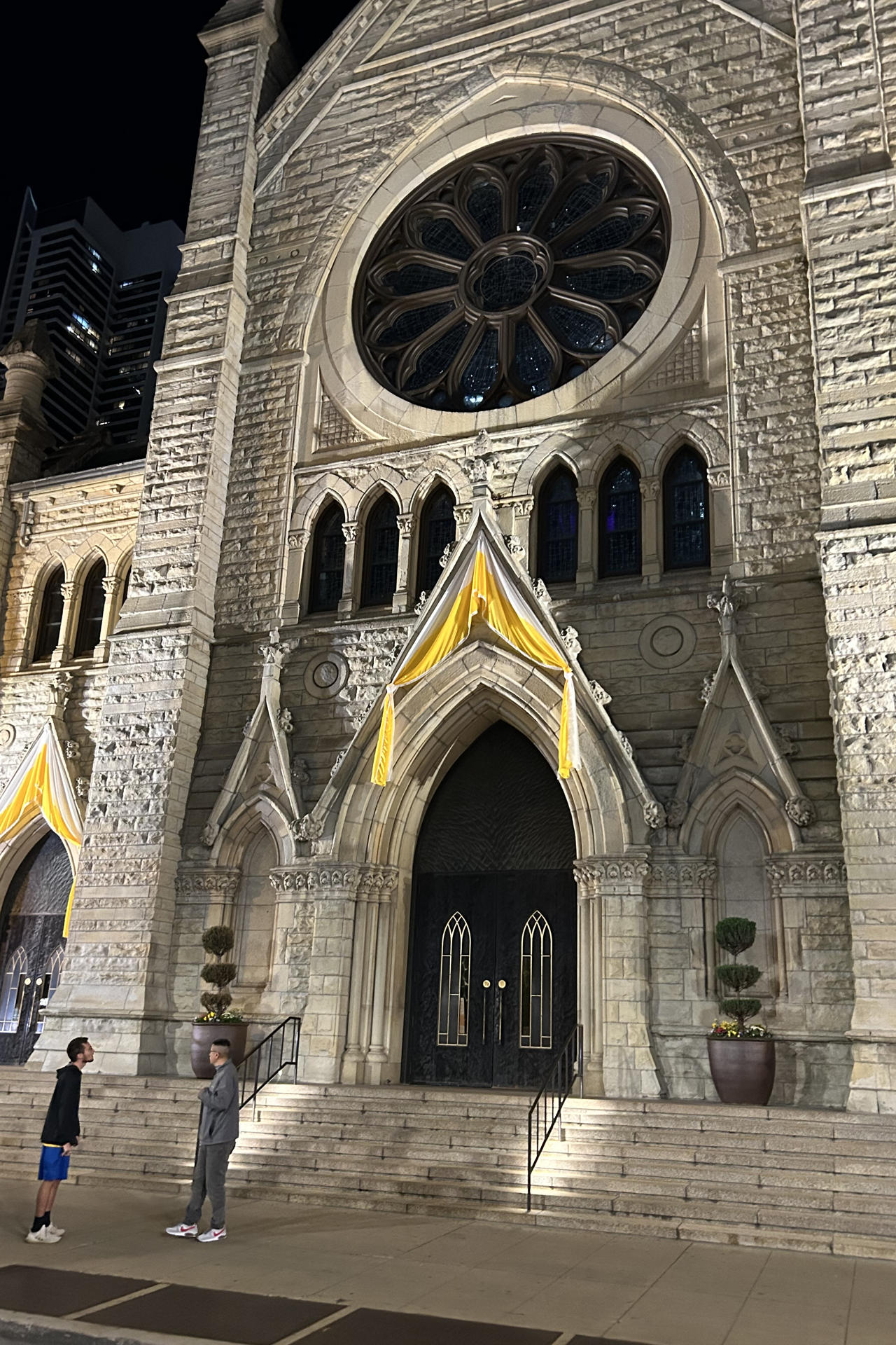 Fotografía de la fachada de la Catedral del Santo Nombre este jueves, en Chicago (Estados Unidos). EFE/ Javier Otazu