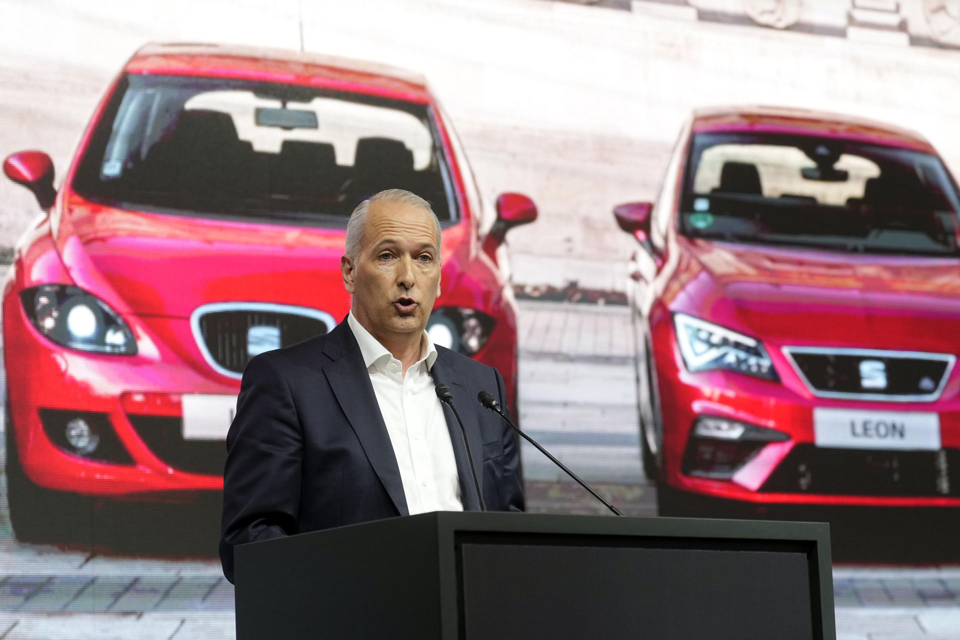 El presidente interino de Seat, Markus Haupt, durante el acto de celebración del 75 aniversario de la compañía automovilística Seat, celebrado en el marco del salón Automobile Barcelona. EFE/Enric Fontcuberta