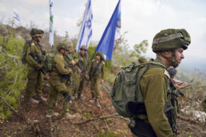 Soldados israelíes en territorio del sur de Líbano en una imagen reciente. EFE/Alejandro Ernesto