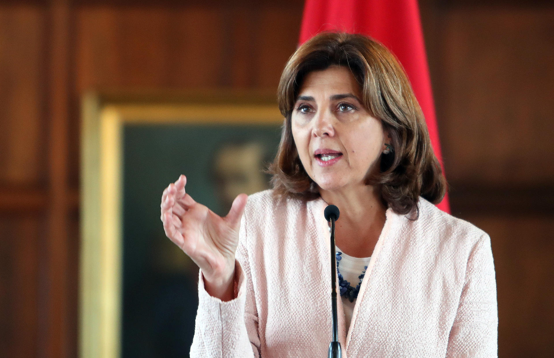 Fotografía de archivo fechada el 20 de octubre de 2017 de la ministra de Relaciones Exteriores de Colombia, María Ángela Holguín, hablando durante una rueda de prensa en Bogotá (Colombia). EFE/Mauricio Dueñas Castañeda