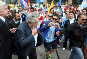 El presidente de Uruguay, José Mujica (2i), en foto de archivo de IVÁN FRANCO