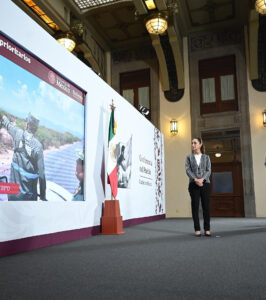 Fotografía cedida este miércoles por la Presidencia de México, de la mandataria mexicana Claudia Sheinbaum, durante una rueda de prensa matutina en Palacio Nacional de la Ciudad de México (México). EFE/Presidencia de México/ SOLO USO EDITORIAL NO VENTAS/ SOLO DISPONIBLE PARA ILUSTRAR LA NOTICIA QUE ACOMPAÑA (CRÉDITO OBLIGATORIO)