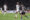 Matías Perelló (d) de Central disputa un balón con Wesley Vinícius de Flamengo en un partido de la fase de grupos de la Copa Libertadores. EFE/STR
