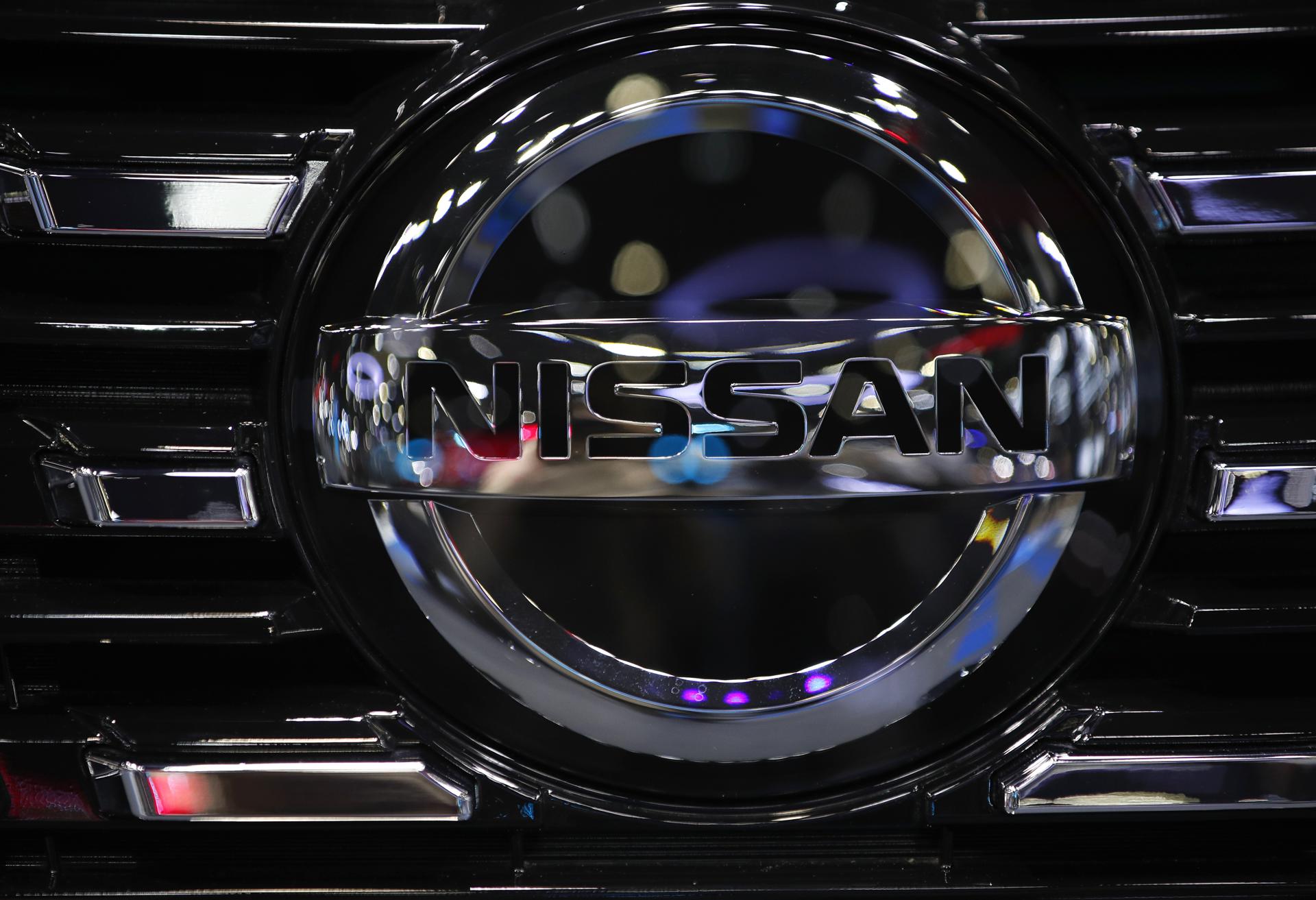 Fotografía de archivo que muestra el logotipo de Nissan en un automóvil. EFE/EPA/RUNGROJ YONGRIT