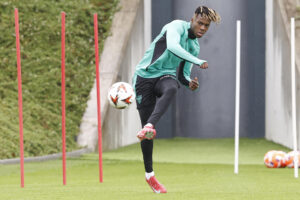 Nico Williams, durante un entrenamiento del Athletic en Lezama. EFE/ Miguel Toña