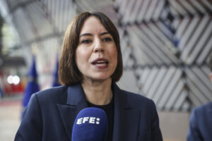 La ministra de Ciencia e Investigación, Diana Morant, comparece a su llegada este jueves al Consejo de Investigación y Espacio de la Unión Europea. EFE/ Pablo Garrigós