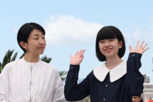 Yui Suzuki (d) y la directora Chie Hayakawa asisten a la sesión de fotos de 'Renoir' durante el 78º Festival Anual de Cine de Cannes, en Cannes, Francia, el 18 de mayo de 2025. EFE/EPA/MOHAMMED BADRA