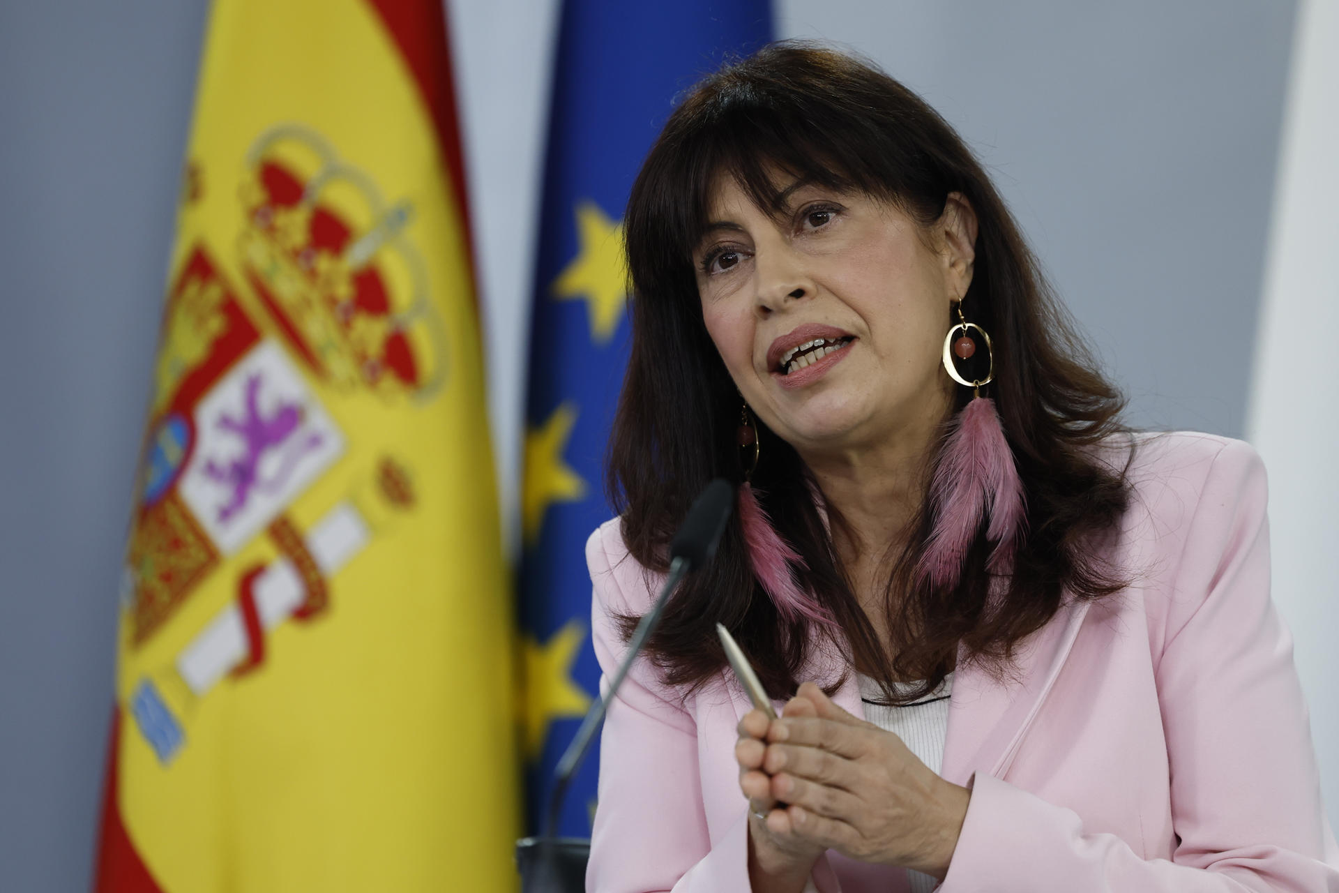 Imagen de archivo (20/05/2025) de la ministra de Igualdad, Ana Redondo durante una rueda de prensa tras el Consejo de Ministros en el palacio de La Moncloa, Madrid. EFE/ Mariscal