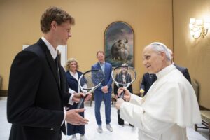 El italiano Jannik Sinner y el papa Leon XIV en El Vaticano., EFE/EPA/VATICAN MEDIA
