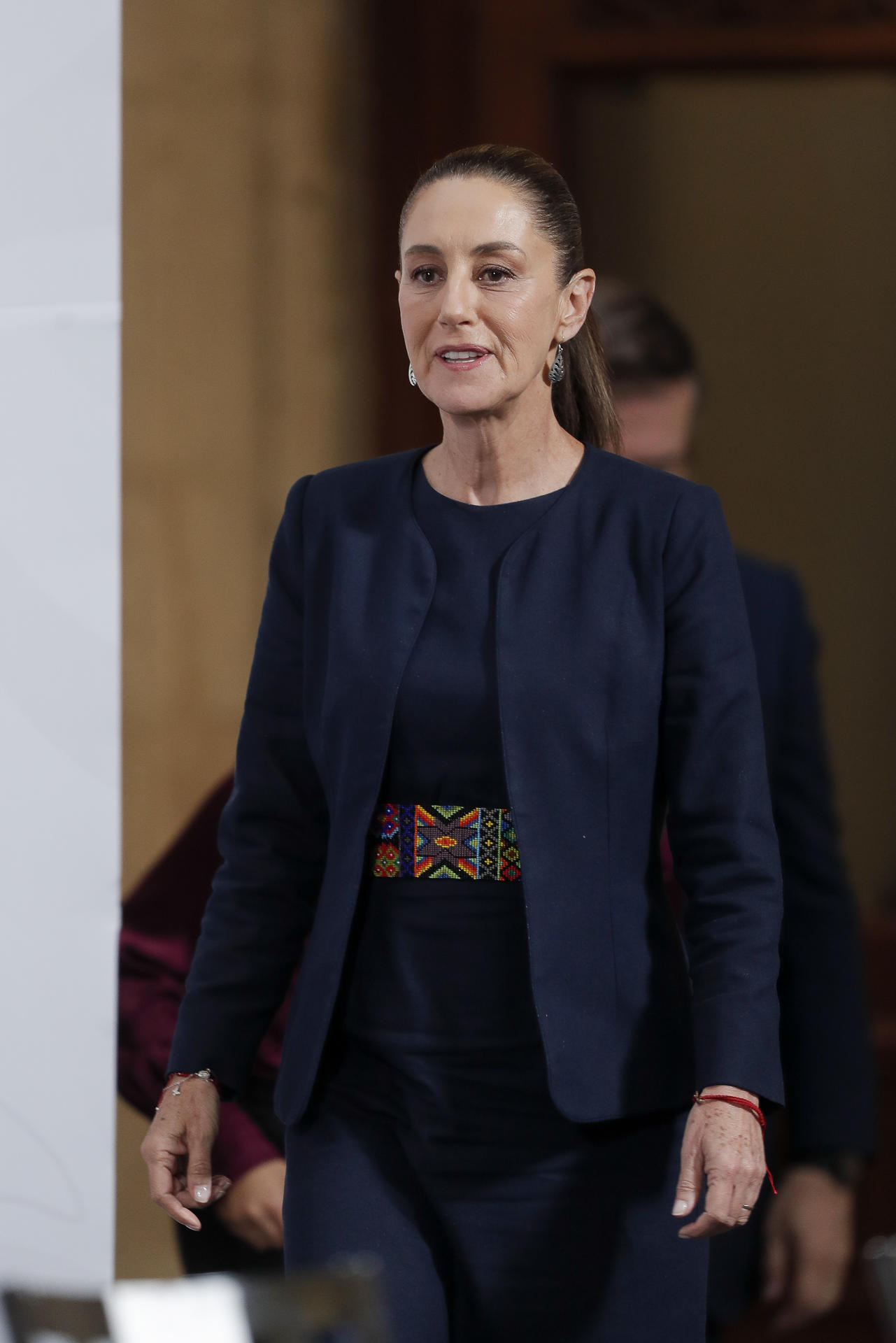La presidenta de México, Claudia Sheinbaum, habla durante su rueda de prensa matutina este jueves, en Palacio Nacional de Ciudad de México (México). EFE/ Isaac Esquivel