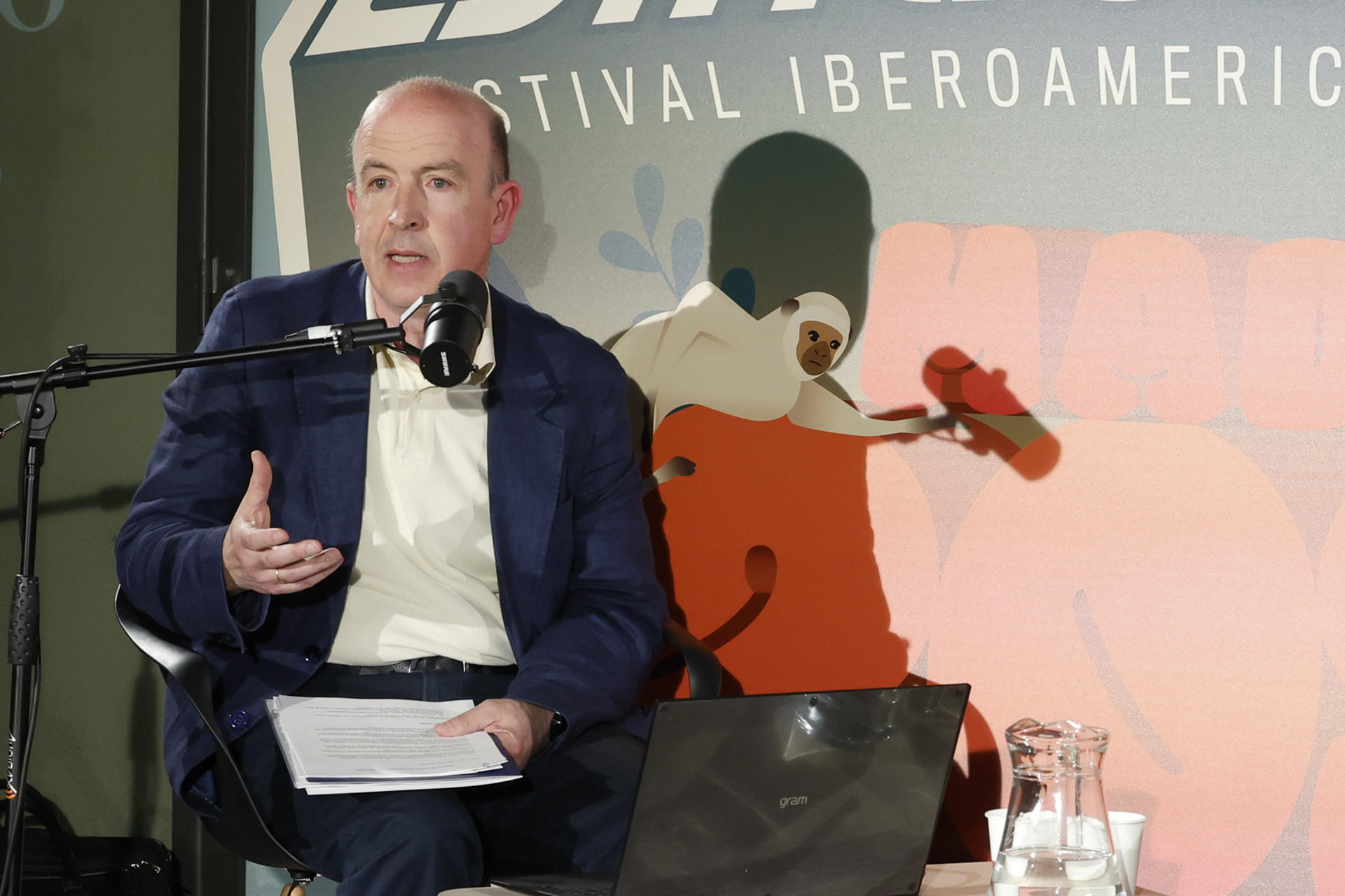 El periodista de la Agencia EFE, José Manuel Sanz participa en el festival iberoamericano de creación sonora Estación Podcast, este jueves en Madrid. "Estación Podcast", el Festival Iberoamericano de Creación Sonora, ha acogido este jueves la presentación de TAM, la primera plataforma digital multilingüe para el intercambio y compraventa de audio de calidad, promovida por el consorcio European Audio Dataspace, liderado por la agencia de noticias francesa AFP y en el que también participa la Agencia EFE. EFE/ Juan Carlos Hidalgo
