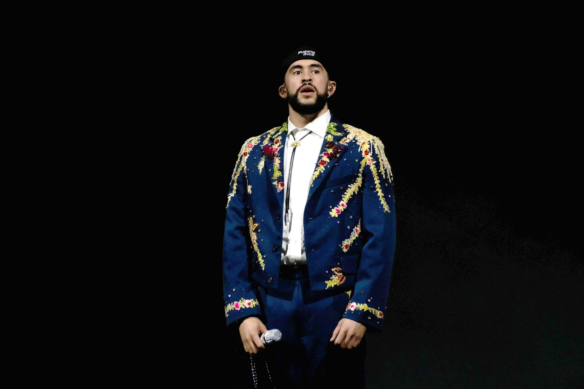 Fotografía de archivo del cantante Bad Bunny durante su concierto de cierre de la gira Most Wanted Tour en el coliseo de Puerto Rico, en San Juan (Puerto Rico). EFE/Enid M. Salgado Mercado