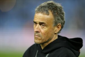 Fotografía de archivo del entrenador del Paris Saint Germain, el español Luis Enrique, quien cree que hay un claro favoritismo de clubes europeos para conquistar el Mundial de Clubes que comienzo el 14 de junio con la participación de 32 equipos. EFE/EPA/Guillaume Horcajuelo