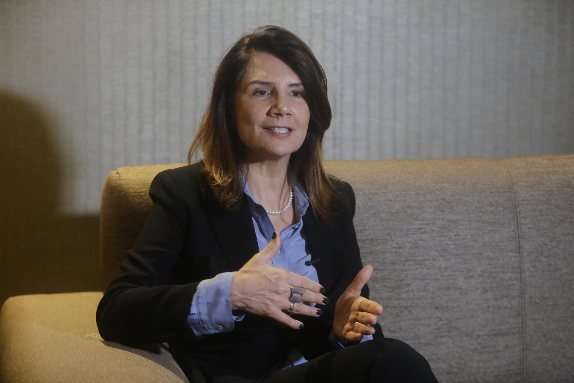 La directora ejecutiva de la Conferencia de las Naciones Unidas sobre el Cambio Climático (COP30), la brasileña Ana Toni, habla durante una entrevista con EFE en Ciudad de Panamá. EFE/ Carlos Lemos