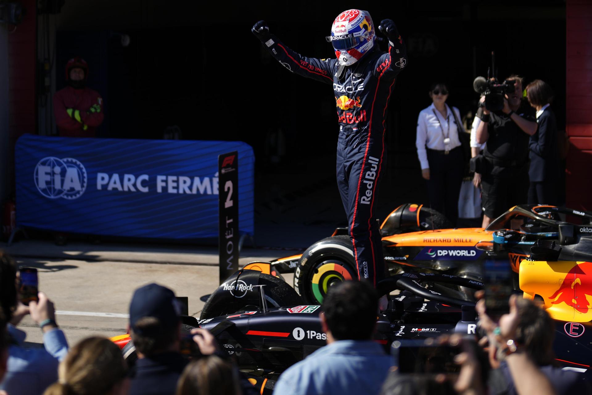 El cuádruple campeón del mundo neerlandés Max Verstappen (Red Bull) celebra la victoria en el Gran Premio de la Emilia-Romagn EFE/EPA/DANILO DI GIOVANNI
