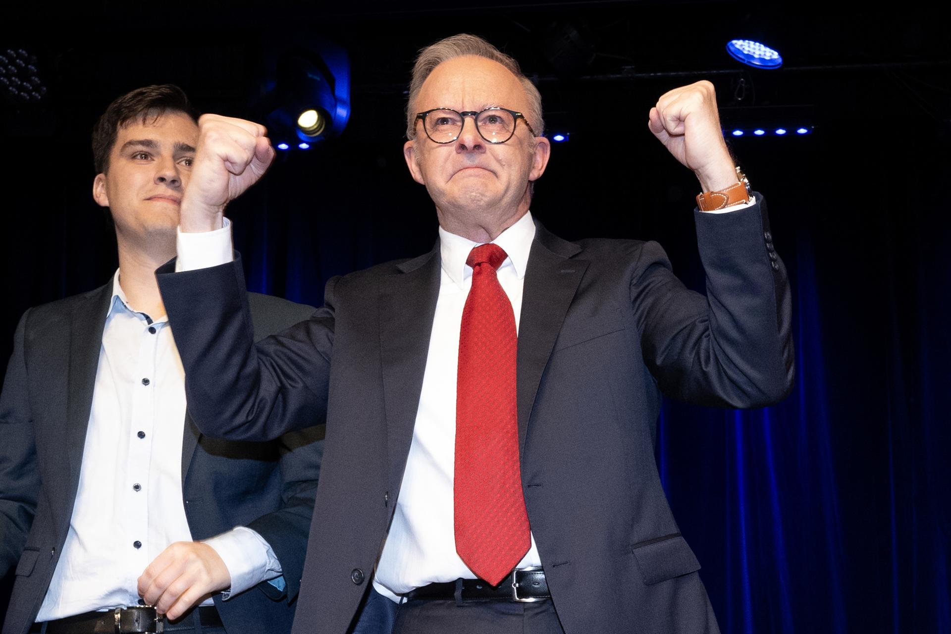 El primer ministro australiano, Anthony Albanese, celebra tras las elecciones federales el 3 de mayo de 2025. EFE/EPA/LUKAS COCH AUSTRALIA AND NEW ZEALAND OUT